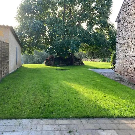 Сasa de vacaciones Modern Stone House In With Jacuzzi *