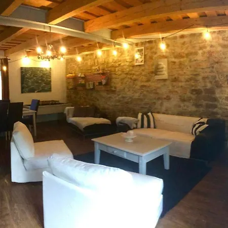 Modern Stone House In With Jacuzzi 블로톤퓌레드