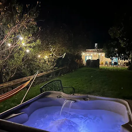 Сasa de vacaciones Modern Stone House In With Jacuzzi Balatonfüred