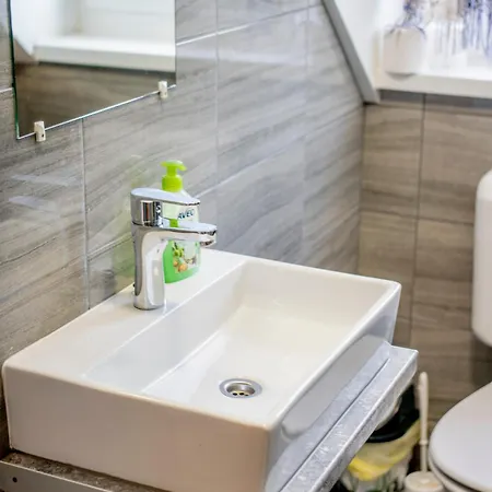 Modern Stone House In With Jacuzzi Сasa de vacaciones