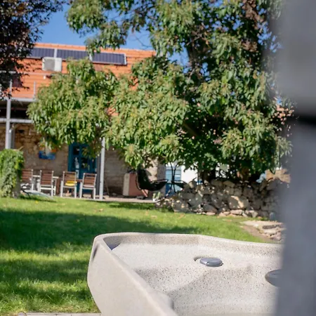Modern Stone House In With Jacuzzi بيت للعطل *