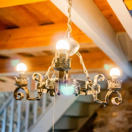 Modern Stone House In With Jacuzzi Сasa de vacaciones