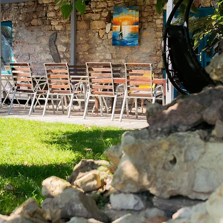 Сasa de vacaciones Modern Stone House In With Jacuzzi *