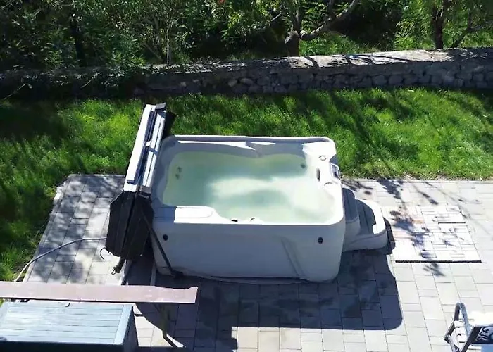 別荘 Modern Stone House In With Jacuzzi バラトンフレド